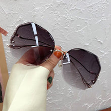 Charger l&#39;image dans la galerie, Lunettes de soleil rondes irrégulières pour femmes
